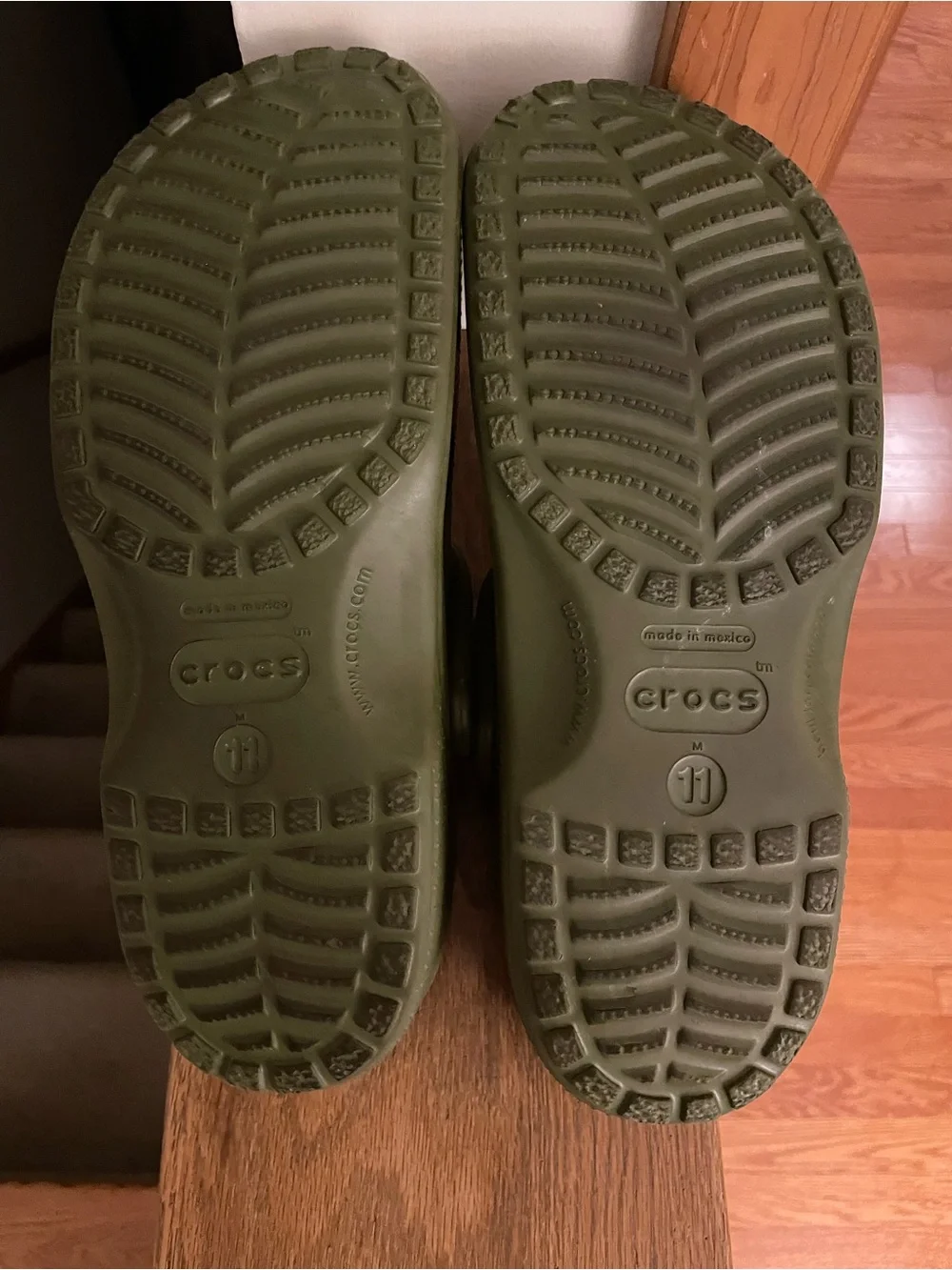OLIVE GREEN CROCS MEN’S SIZE 11